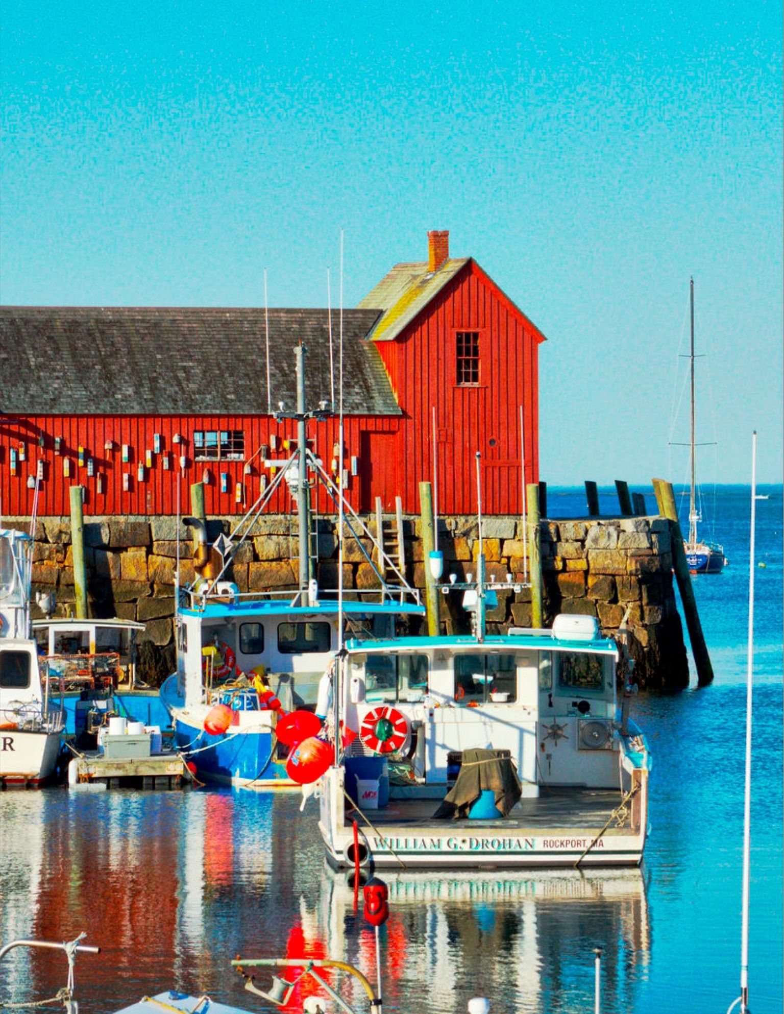 ROCKPORT A ÉTÉ FONDÉE EN 1971 DANS UNE PETITE VILLE CÔTIÈRE DE LA NOUVELLE-ANGLETERRE DU MÊME NOM. FONDÉE PAR UN DUO PÈRE ET FILS, LEUR OBJECTIF ÉTAIT DE METTRE LE CONFORT EN PREMIER, SANS COMPROMETTRE LE STYLE.