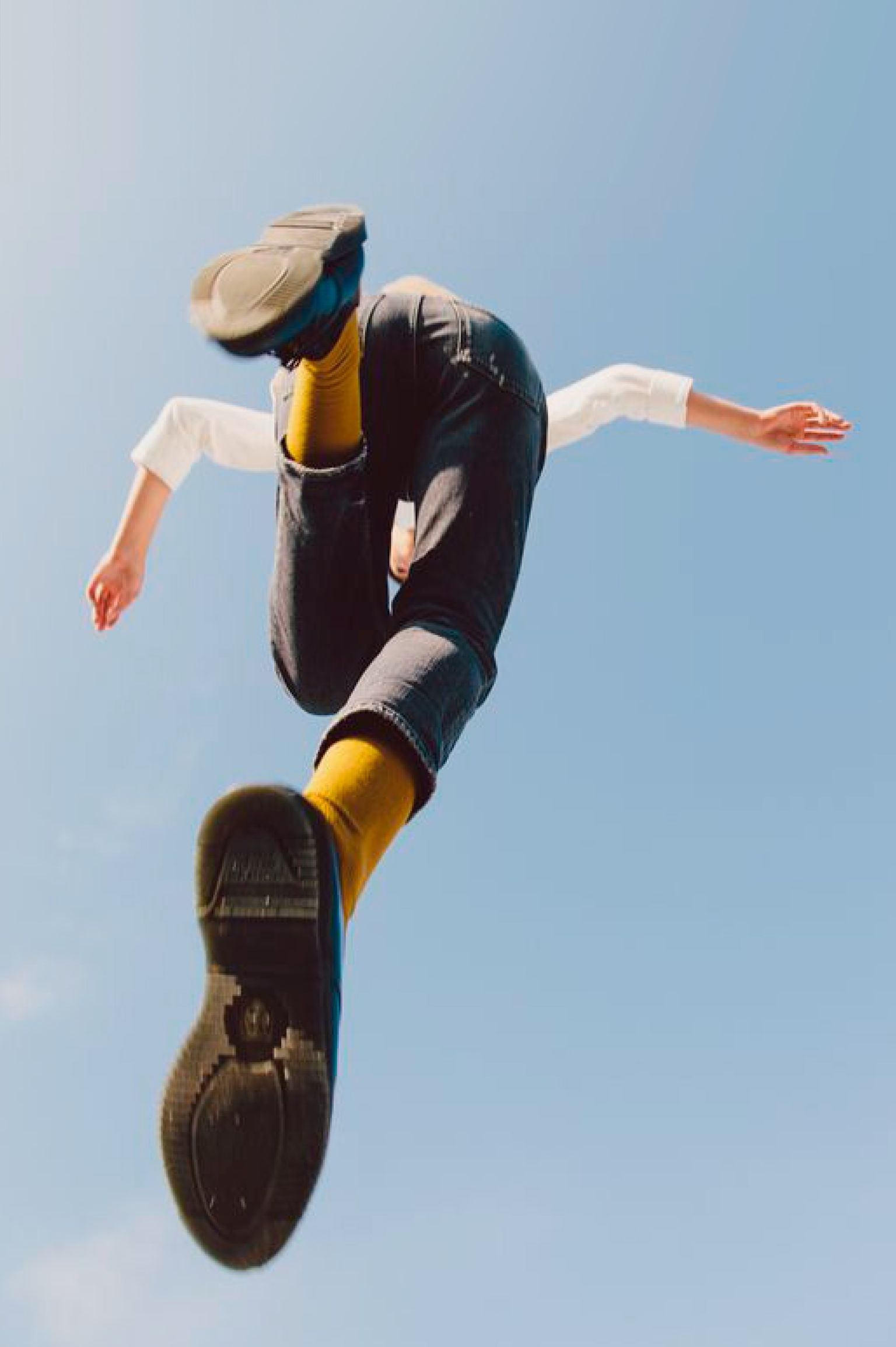 LA PREMIÈRE CHAUSSURE DÉCONTRACTÉE LÉGÈRE À SEMELLE EN CAOUTCHOUC AU MONDE — RÉVOLUTIONNANT LES CHAUSSURES ET